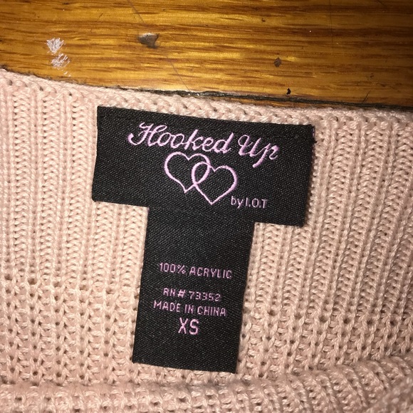 Beautiful cut out sweater. - Picture 4 of 4